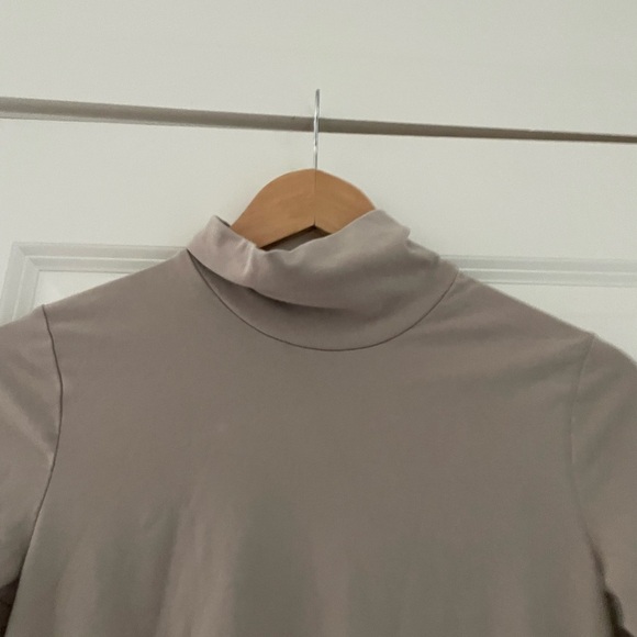 Standard James Perse Cotton Neutral Turtleneck Top Large - Picture 6 of 6